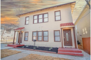 Trendy 3 BR Prime Apt Near Downtown